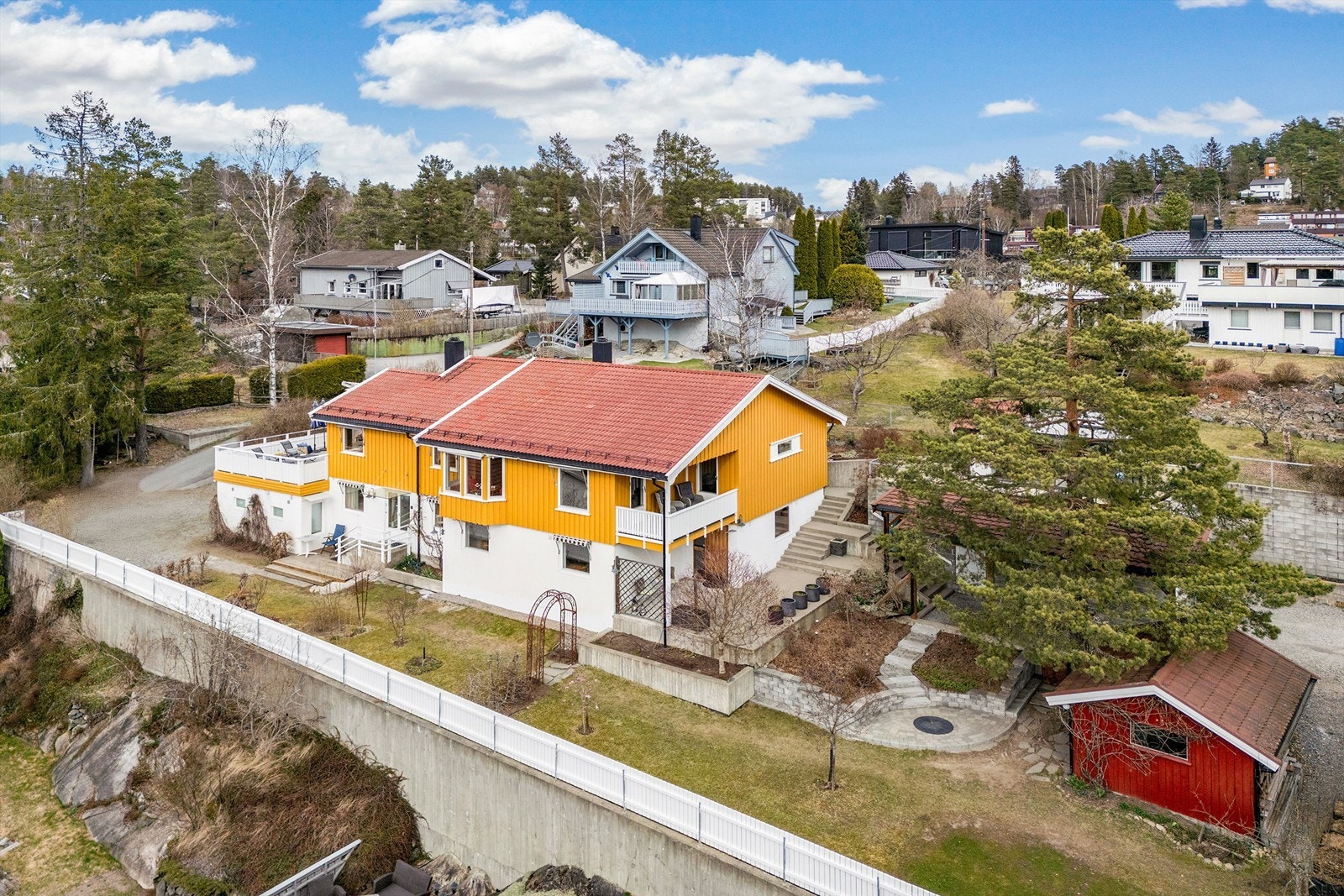 Det er også nærhet til barnehager, skoler, idrettsanlegg og svømmehall Galleribilde