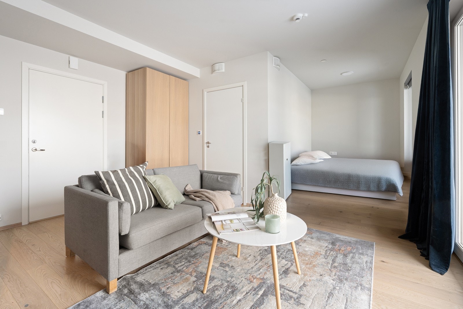 Leiligheten har egen hybeldel som genererer gode leieinntekter.