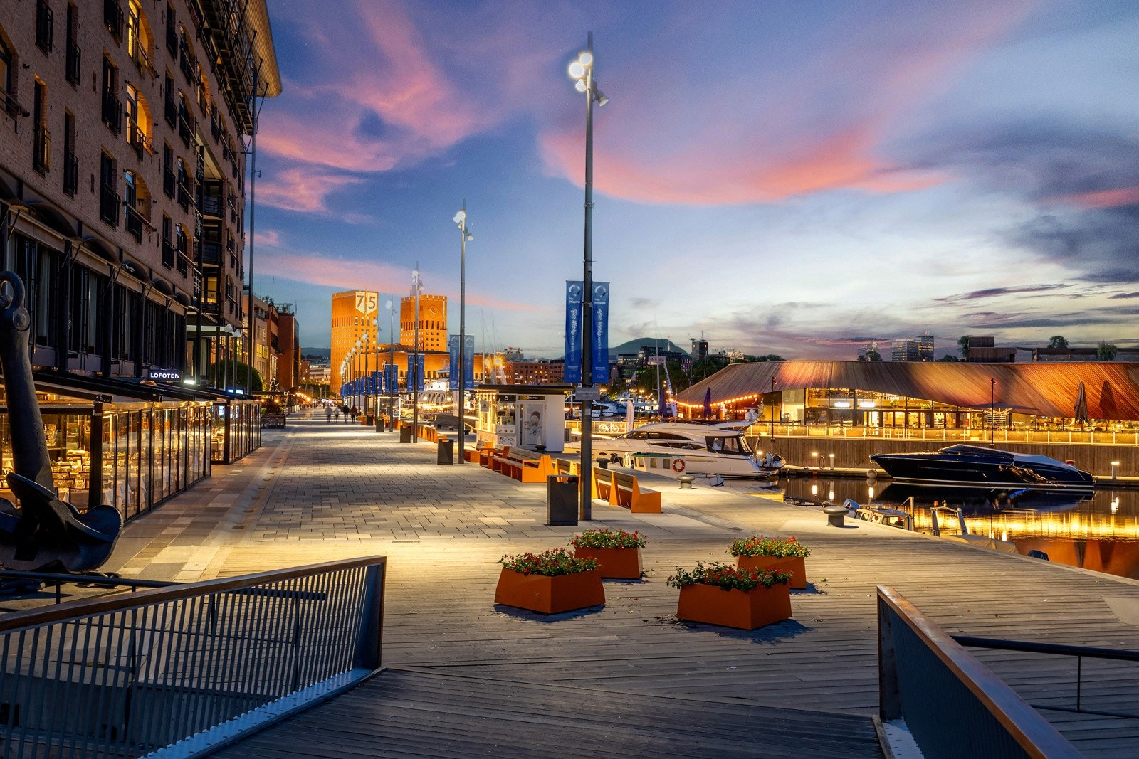Her bor man i nærheten til byens beste fasiliteter. Enten man nyter en kaffe på bryggekanten, tar et kveldsbad i sjøen eller utforsker moderne kunst, så har man alt innen kort rekkevidde. Galleribilde