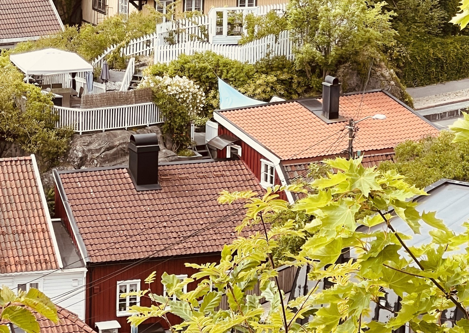 Uteområdet består av lun og koselig uteplass i skjermede omgivelser Galleribilde