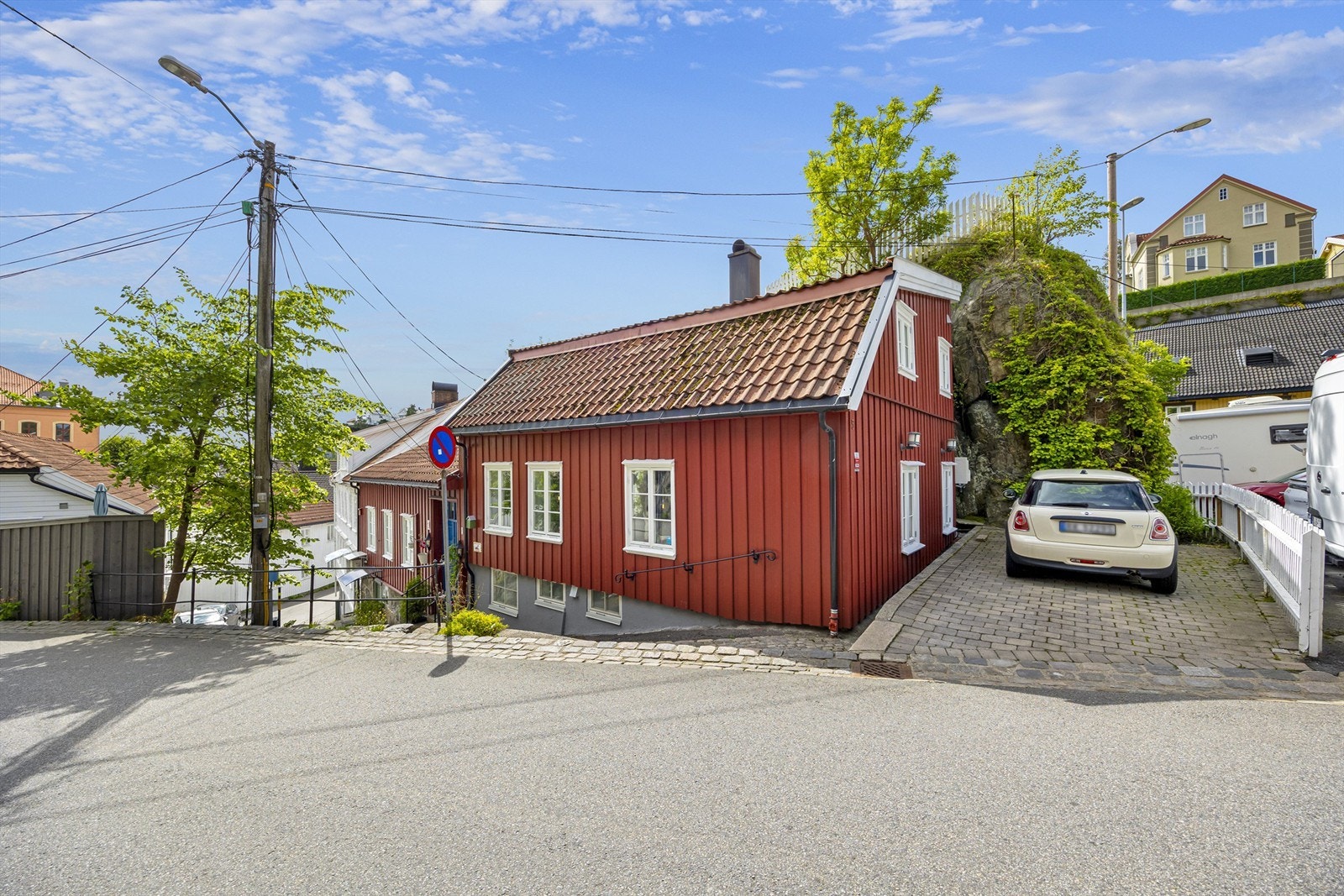 Grensen 5- sentrumsbeliggende enebolig med historie. Betydelig påkostet og oppgradert. Galleribilde