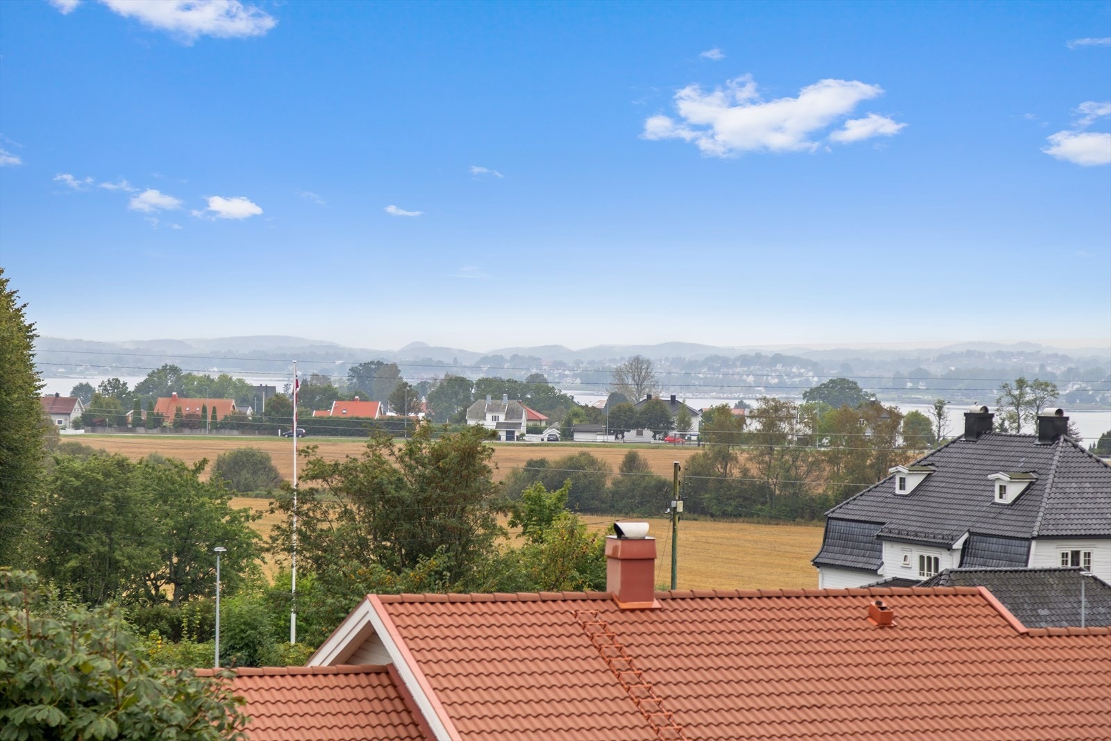 Nyt den flotte utsikten og sen sol til sent ut på kvelden i sommerhalvåret! Galleribilde