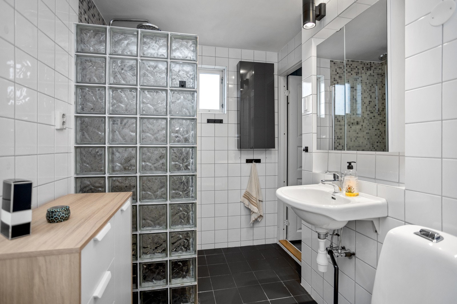 Bad innenfor hovedsoverommet. Galleribilde