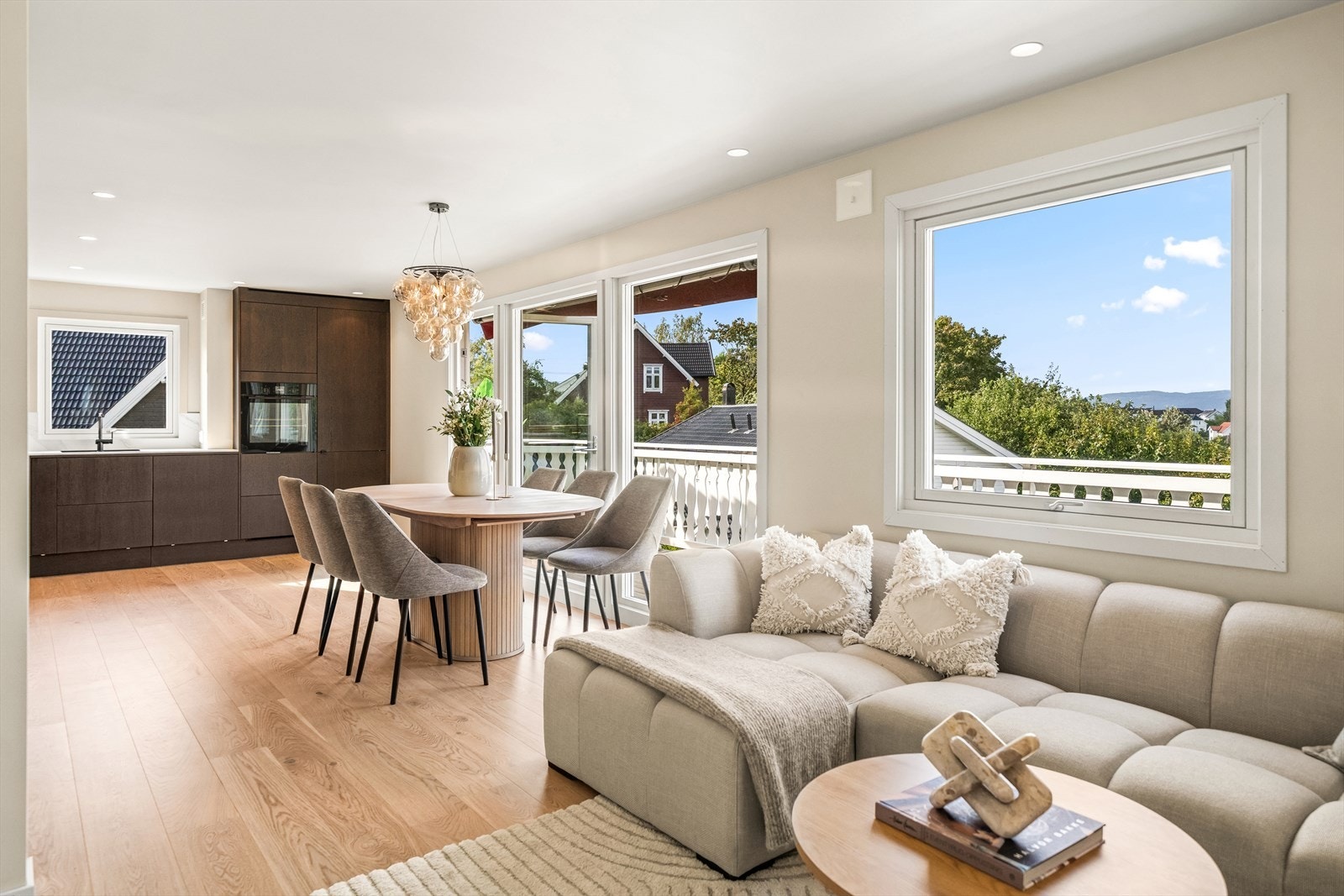 Stuen har flere innredningsmuligheter. Galleribilde