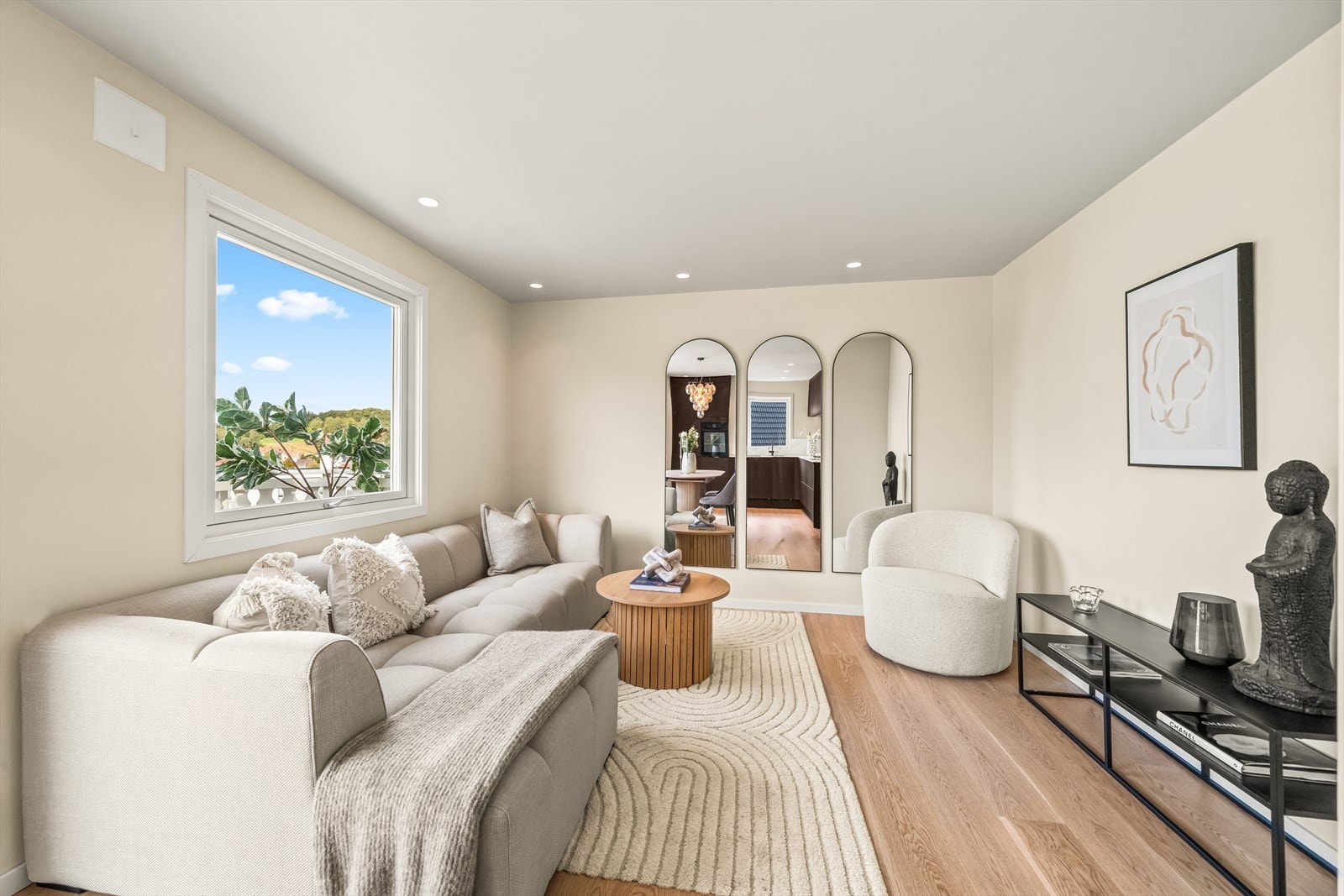 Boligen ble totalrenovert i 2025 med blant annet overflater, kjøøken, bad, EL-anlegg m.m. Galleribilde