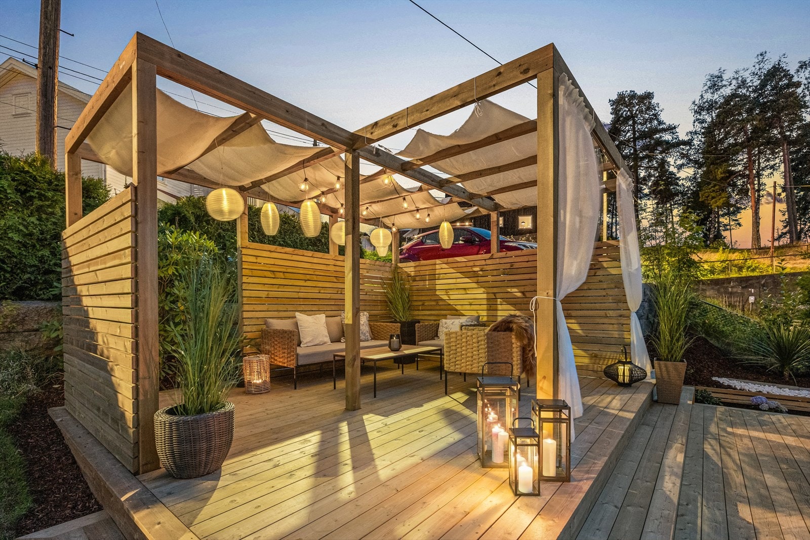 Toftdahls vei 3 ligger i et fredelig og veletablert boligområde på Rognerud i bydel Østensjø, hvor du får kombinasjon av grønne omgivelser og nærhet til byens puls. Galleribilde