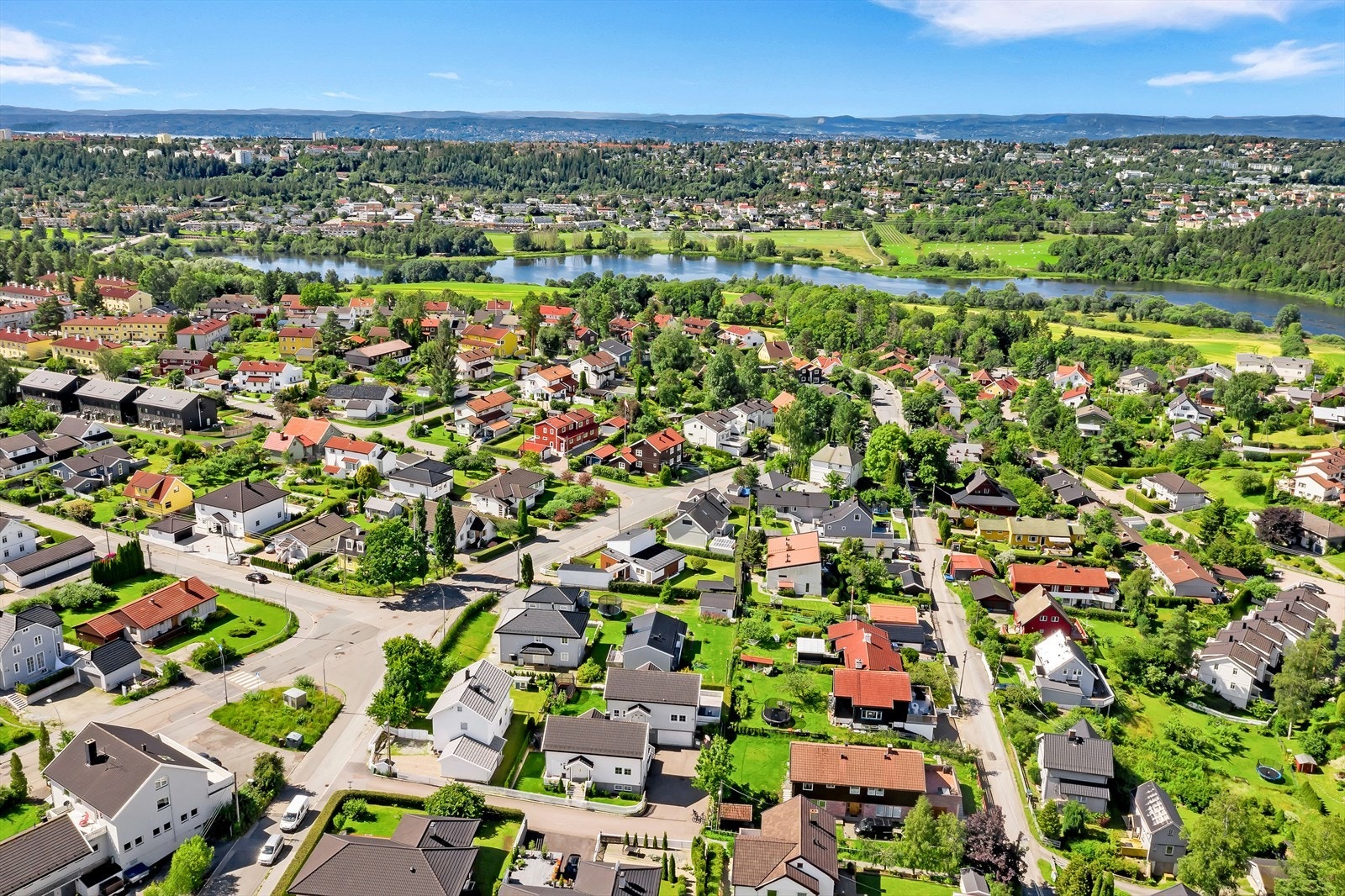Idylliske Østmarka samt Østensjøvannet i nærheten legger til rette for et aktivt turliv. Galleribilde