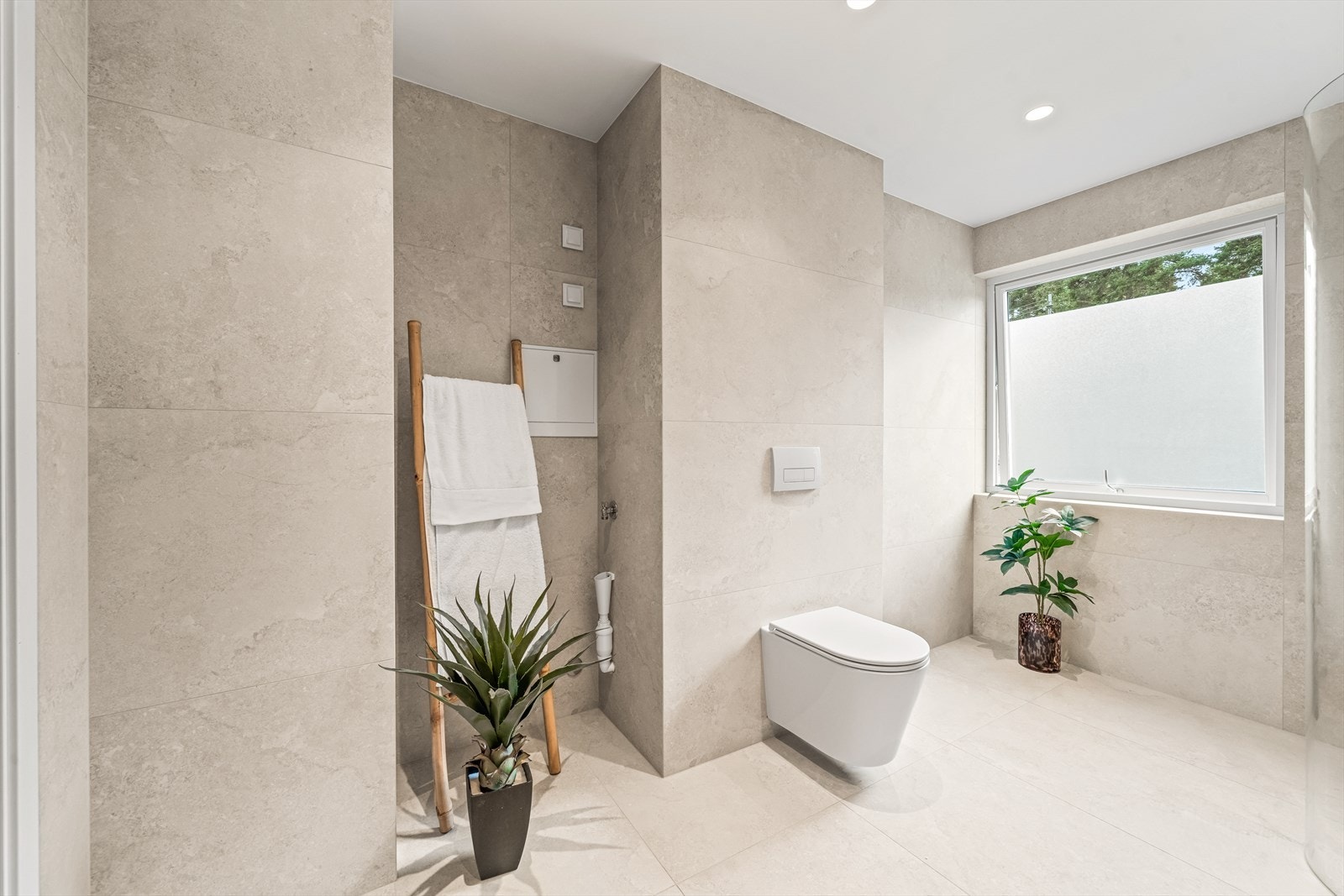 Her er det god plass til vaskemaskin og tørketrommel. Galleribilde