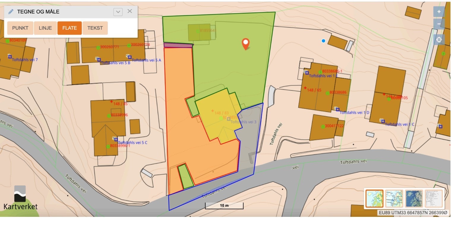 Seksjon 2 (rød markering): Hagedel + parkeringsplass. Fellesområde (blå markering). Galleribilde