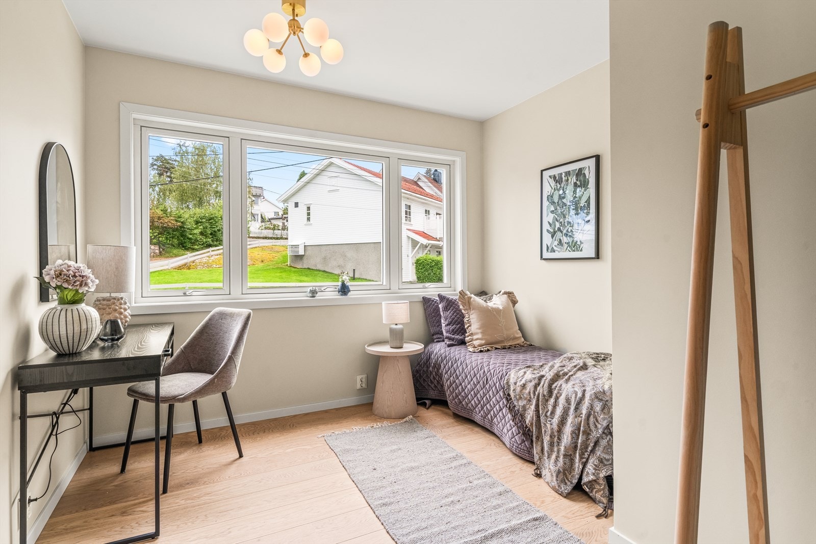 Tredje soverom. Soverommet har god plass til å møblere etter eget ønske. Galleribilde