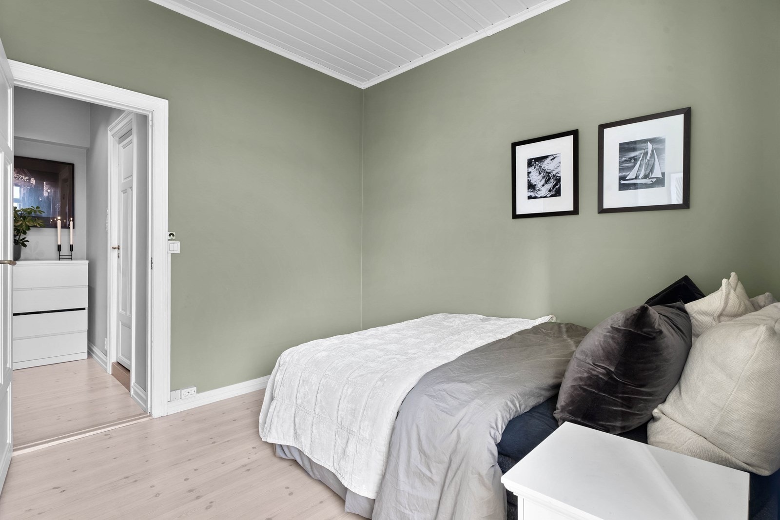 Det er et allsidig rom som passer perfekt som barnerom, gjesterom eller hjemmekontor, tilpasset dine behov. Galleribilde
