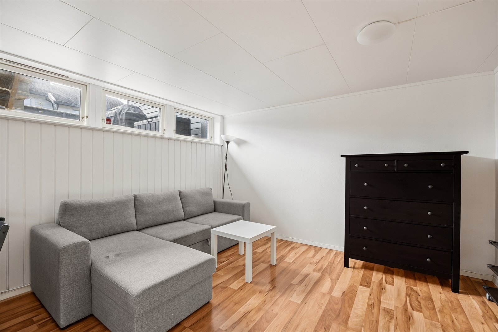 Hybelen er innredet med gang, bad, toalettom, soverom, stue/kjøkken. Galleribilde