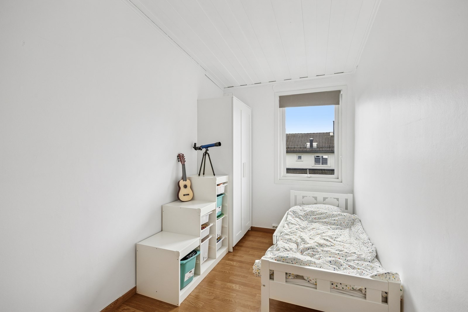 Ypperlig som barnerom, gjesterom eller hjemmekontor. Galleribilde