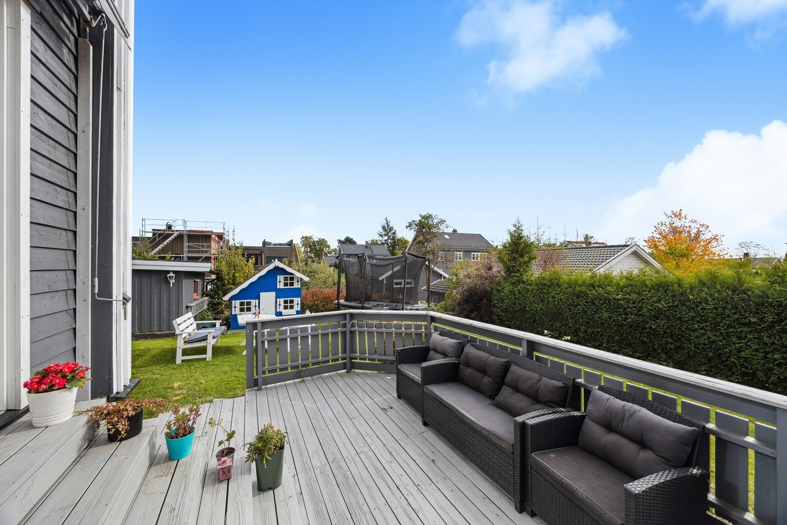 Terrassen blir en forlengelse av stuen på varme sommerdager. Galleribilde