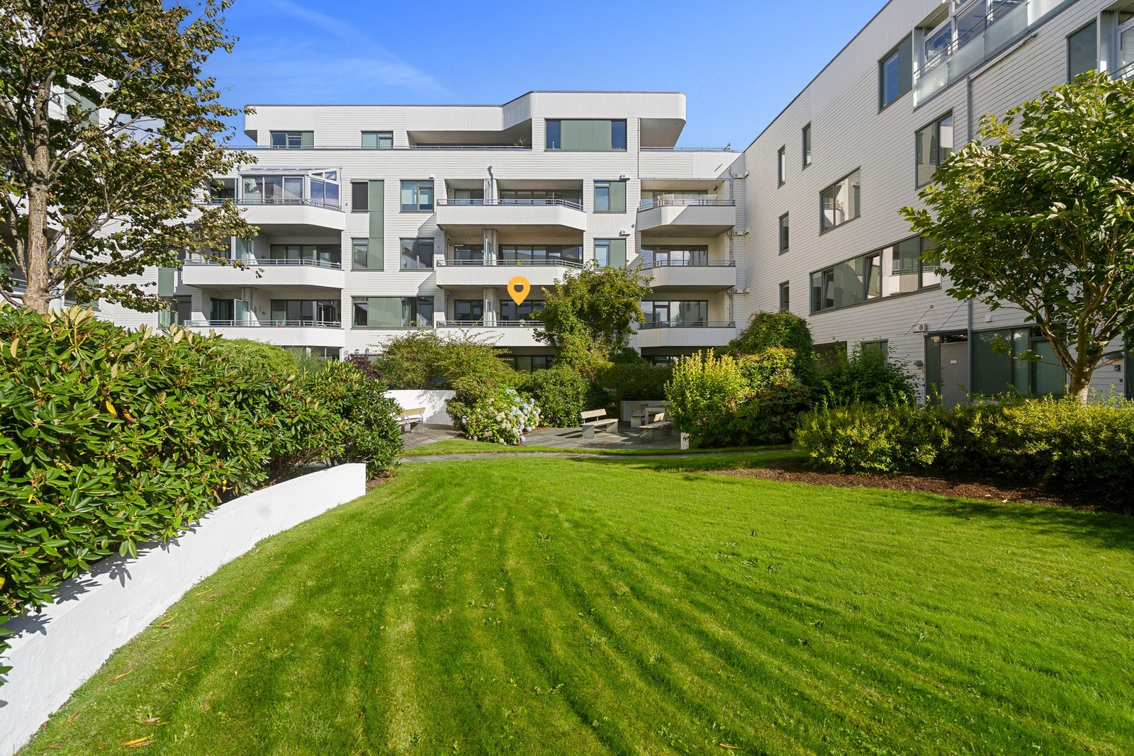 Velkommen til Eiganes Park Borettslag fra 2007 som består av 4 seperate bygg med totalt 127 leiligheter med to nydelige felles tun. Galleribilde
