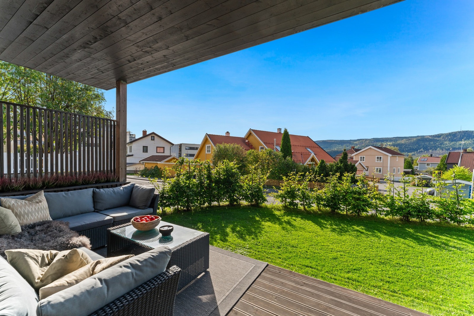 Her kan du nyte solen fra morgen til kveld, og utsikten mot grønne omgivelser. Galleribilde