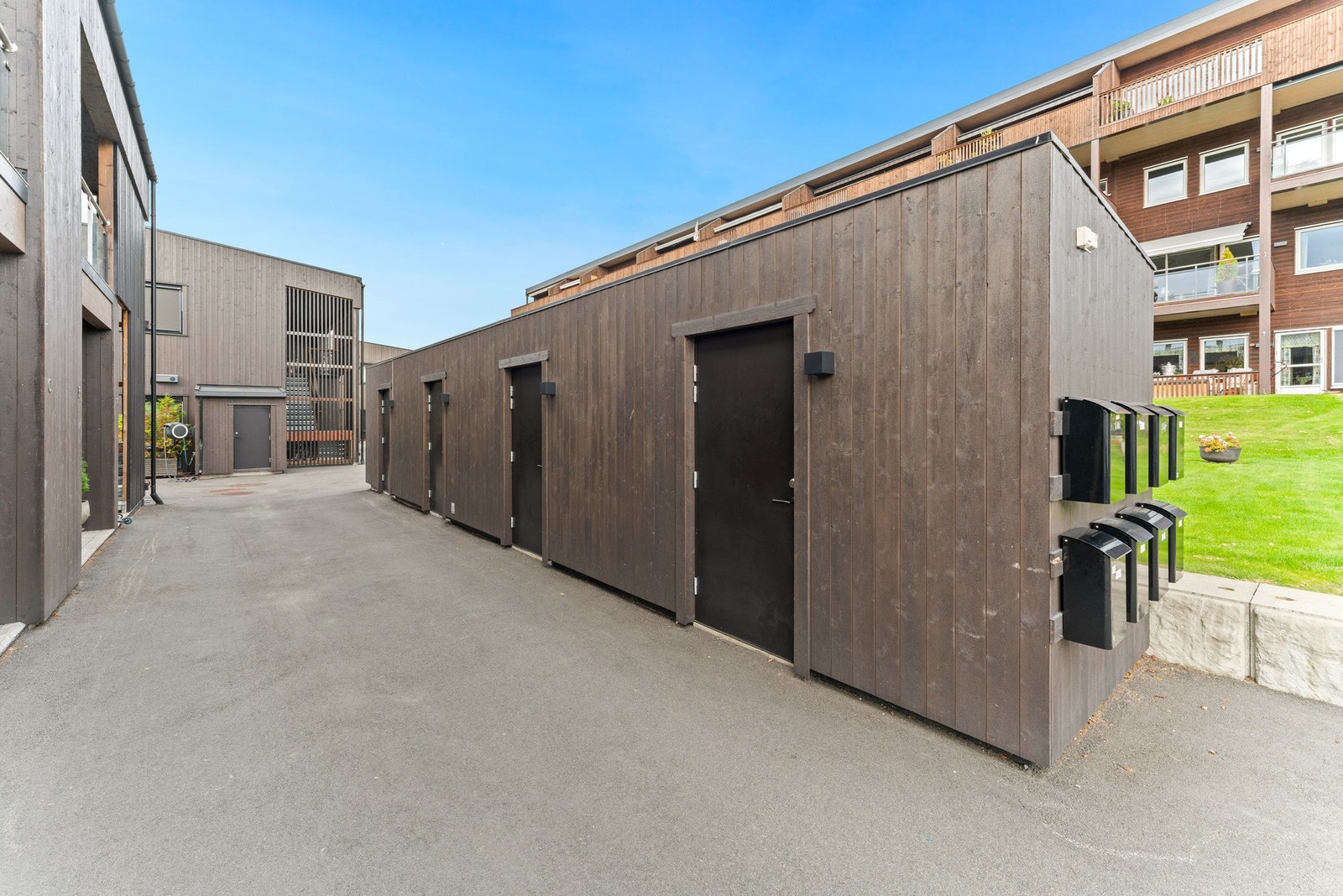 Det medfølger en praktisk bod på 5 kvm. Galleribilde