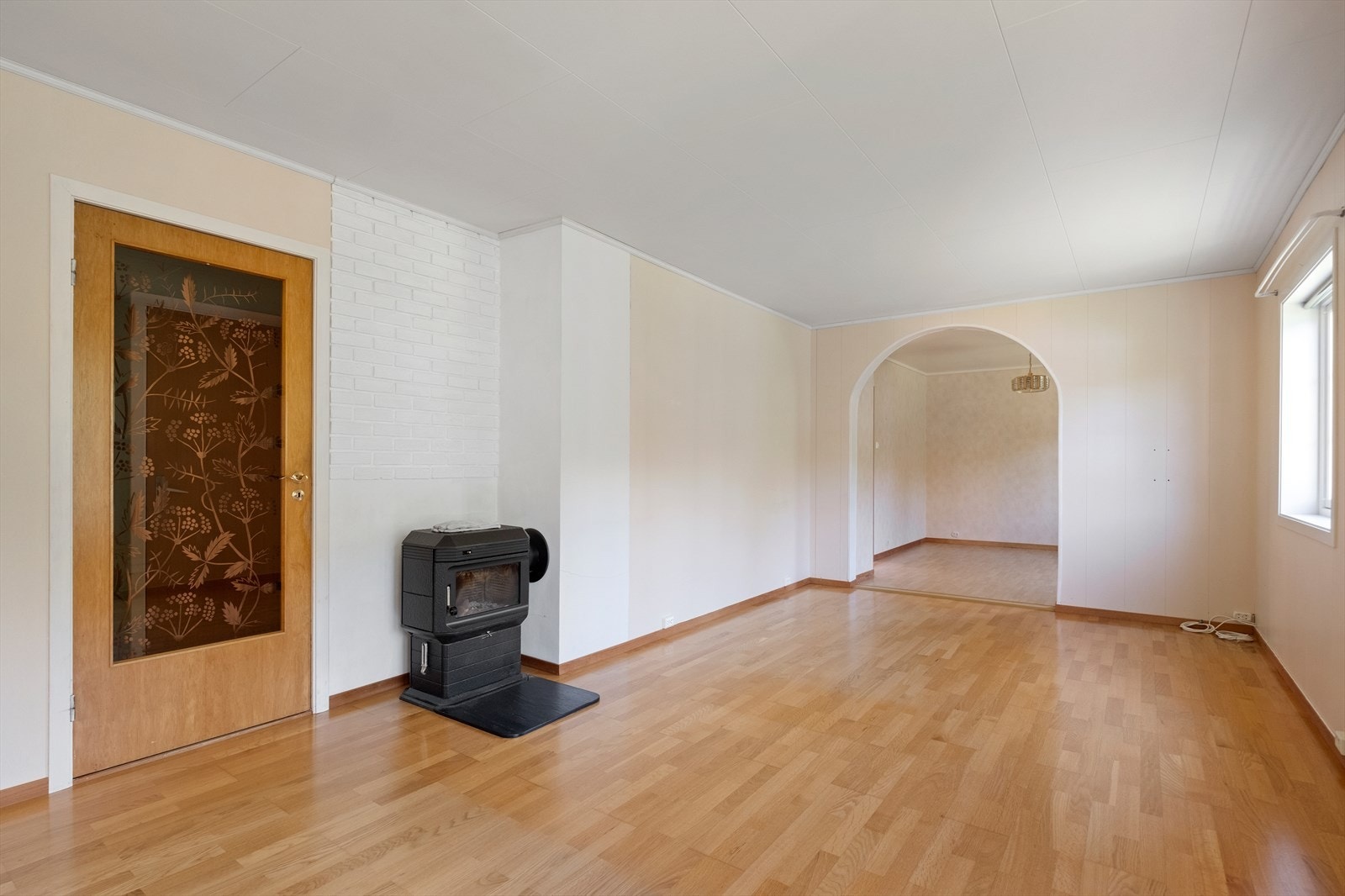 Det er vedovn i stuen og i 2. etasjen Galleribilde