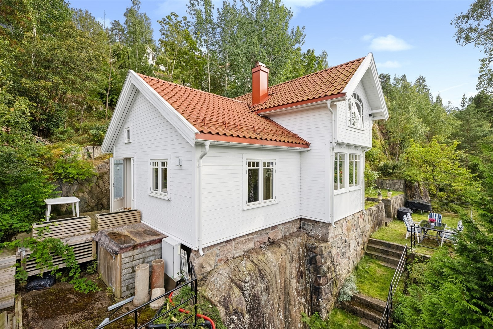 Solrike uteplasser med rom for avslapning og sosialt samvær. Galleribilde