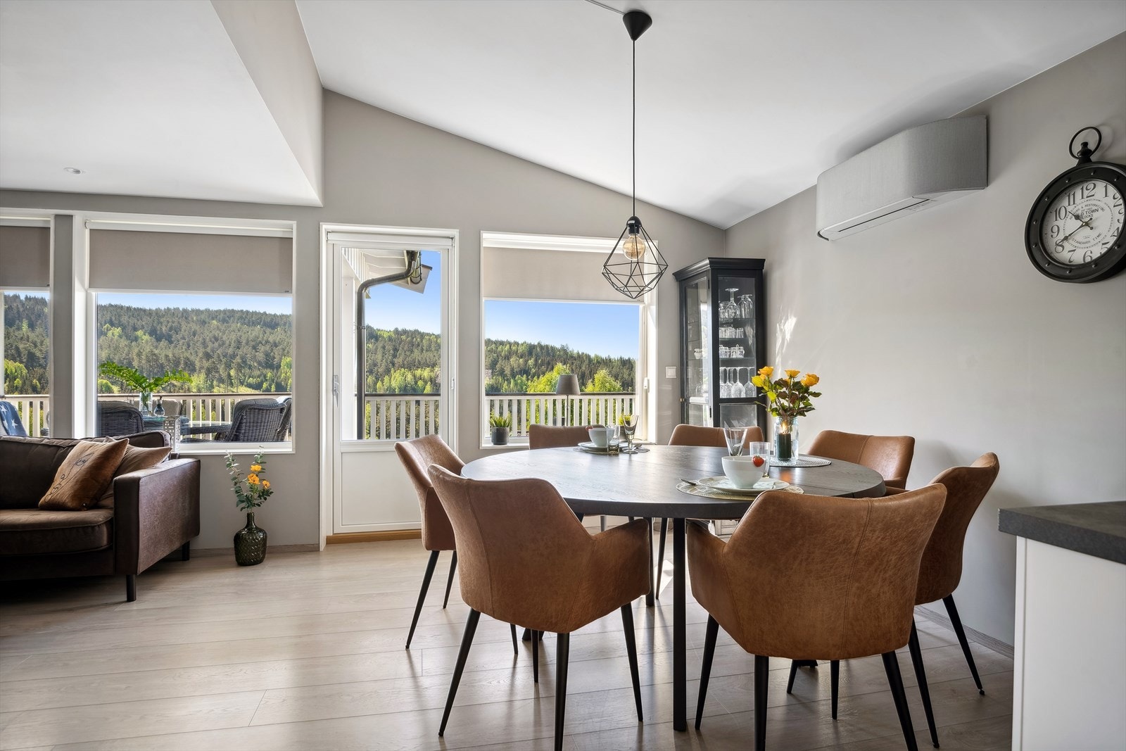 Varmepumpen som ble installert i 2021 holder temperaturen komfortabel året rundt. Galleribilde