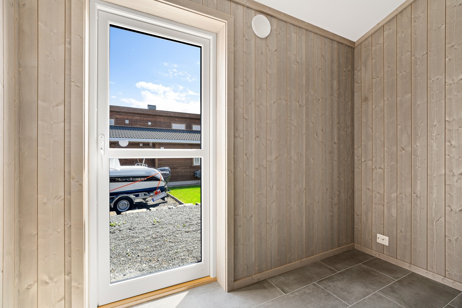 Vaskerom med separat utgang. Galleribilde