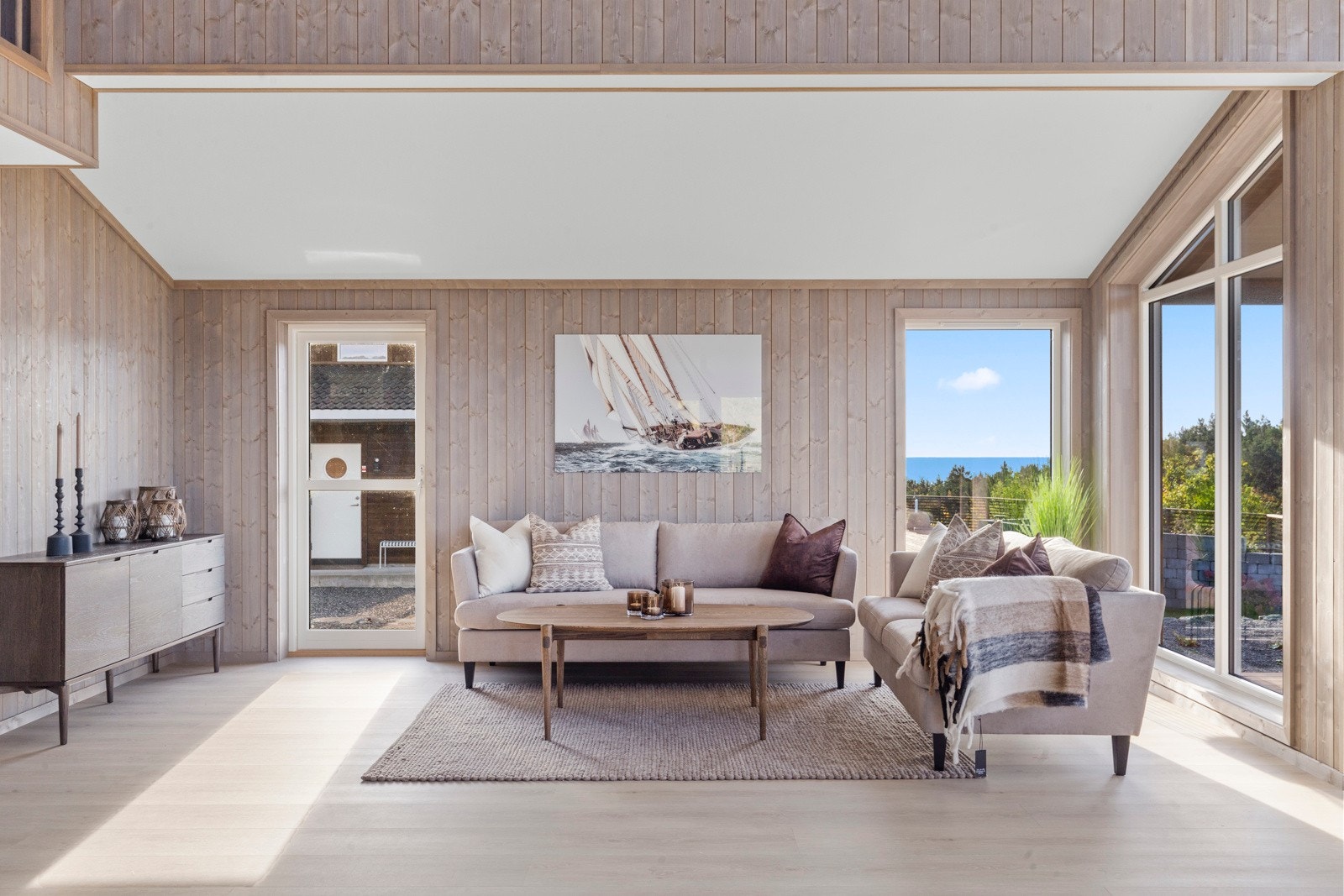 Velkommen til hyttedrømmen på Tromøy - Kjørvigtoppen 28 er en helt nyoppført hytte med høy kvalitet og flott sjøutsikt. Galleribilde