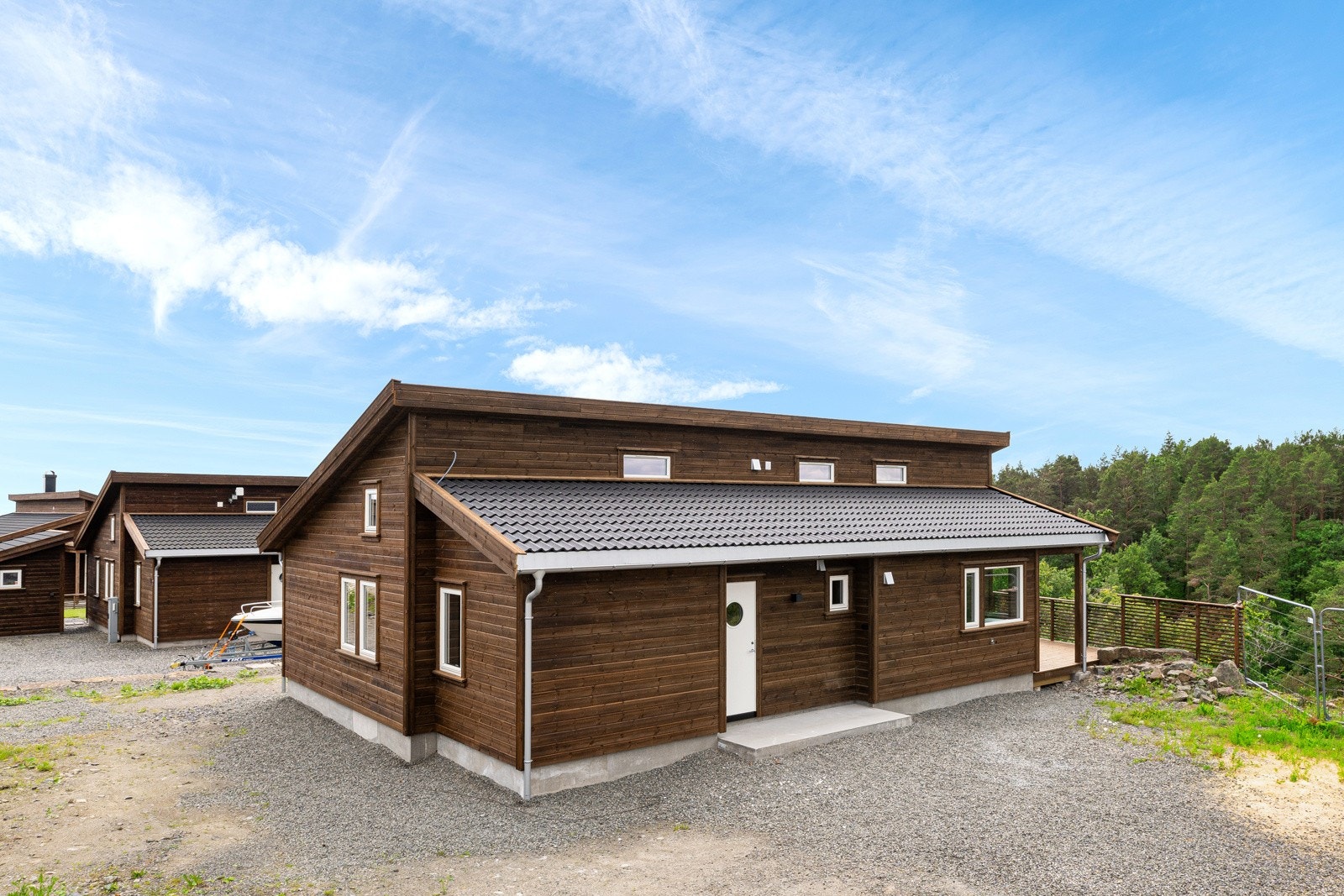 Tomten er lettstelt med rom for familien og med plass uteaktiviteter. Galleribilde