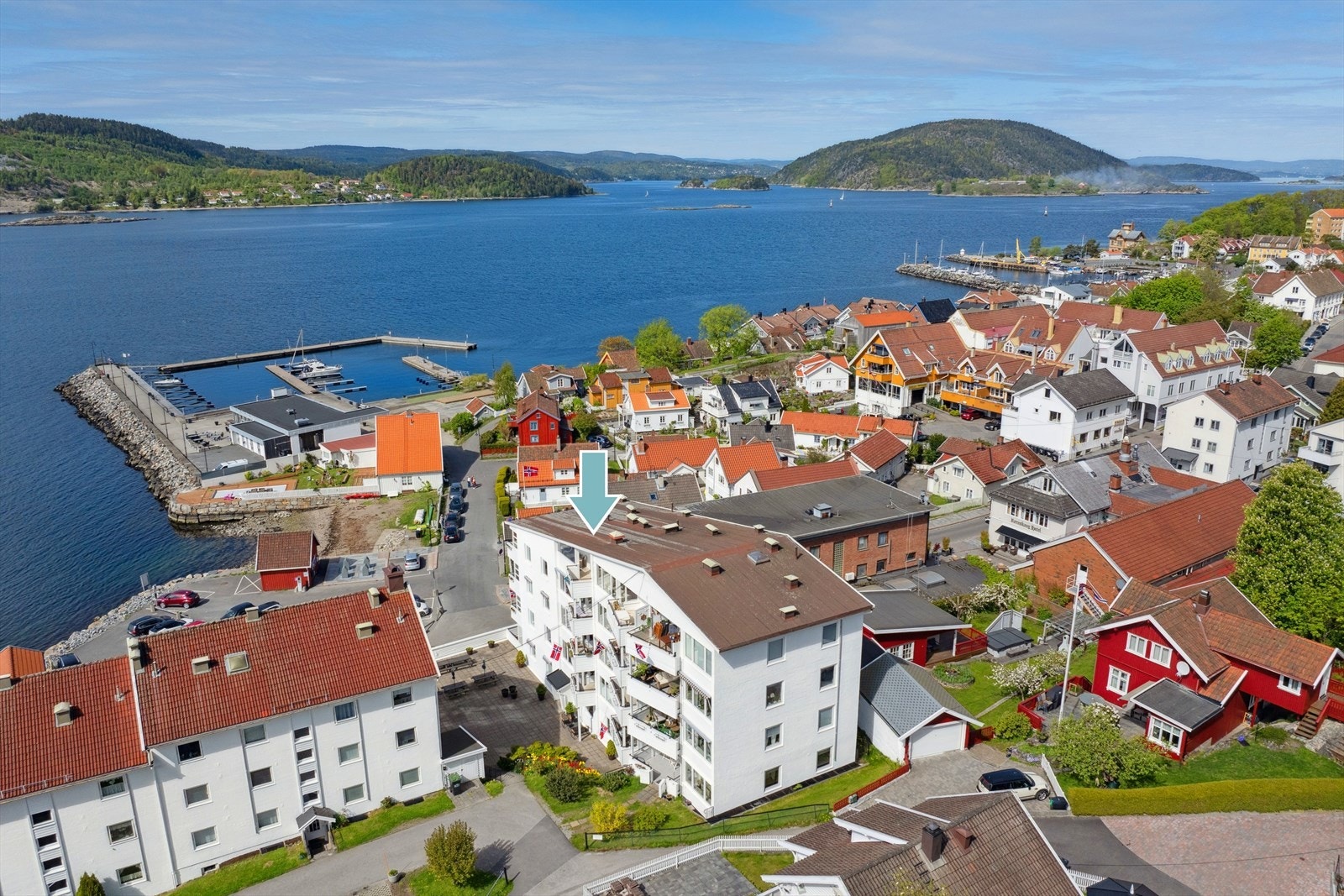 Velkommen til Storgata 38B, en toppetasje med flott utsikt- Presentert av Eiendomsmegler Joachim Norum Larsen! Galleribilde