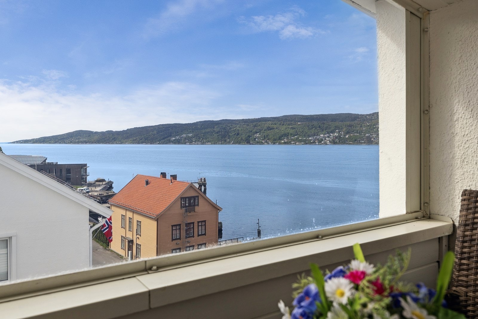 Her kan du nyte sol og utsikt fra morgen til kveld. Galleribilde