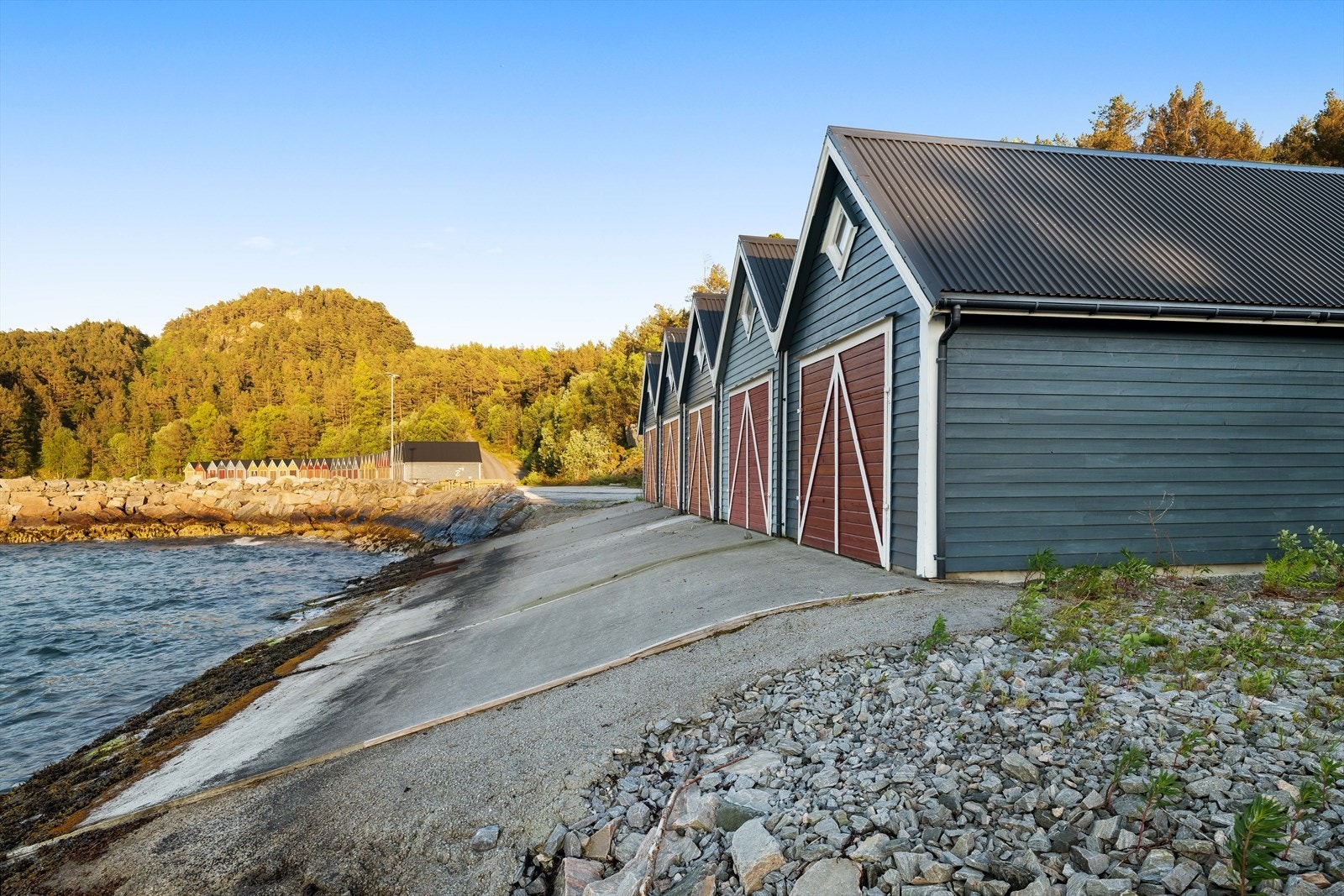 Naustet i Storevika ligger også på festet tomt. Kontakt megler ved spørsmål rundt festeforholdene. Galleribilde