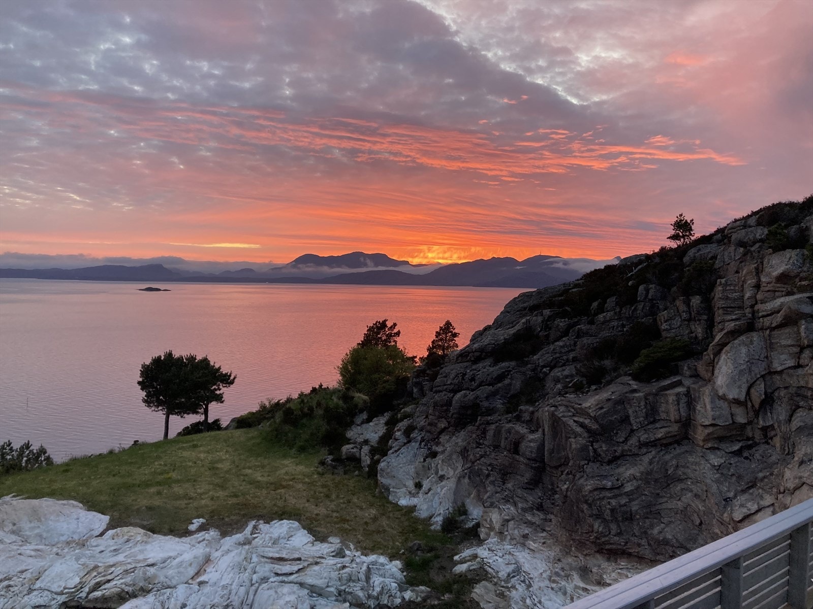 Kveldsstemning på terrassen. Galleribilde