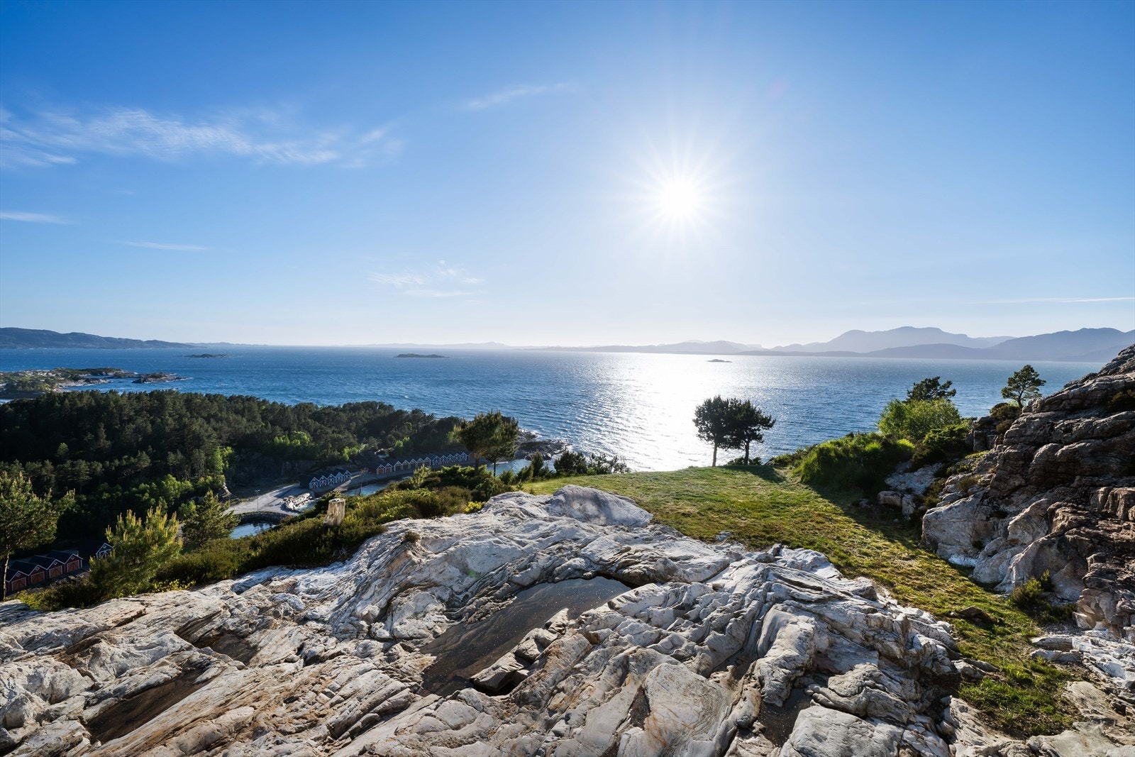 Flott hytte for den som liker fiske i sjø eller ferskvann. Galleribilde