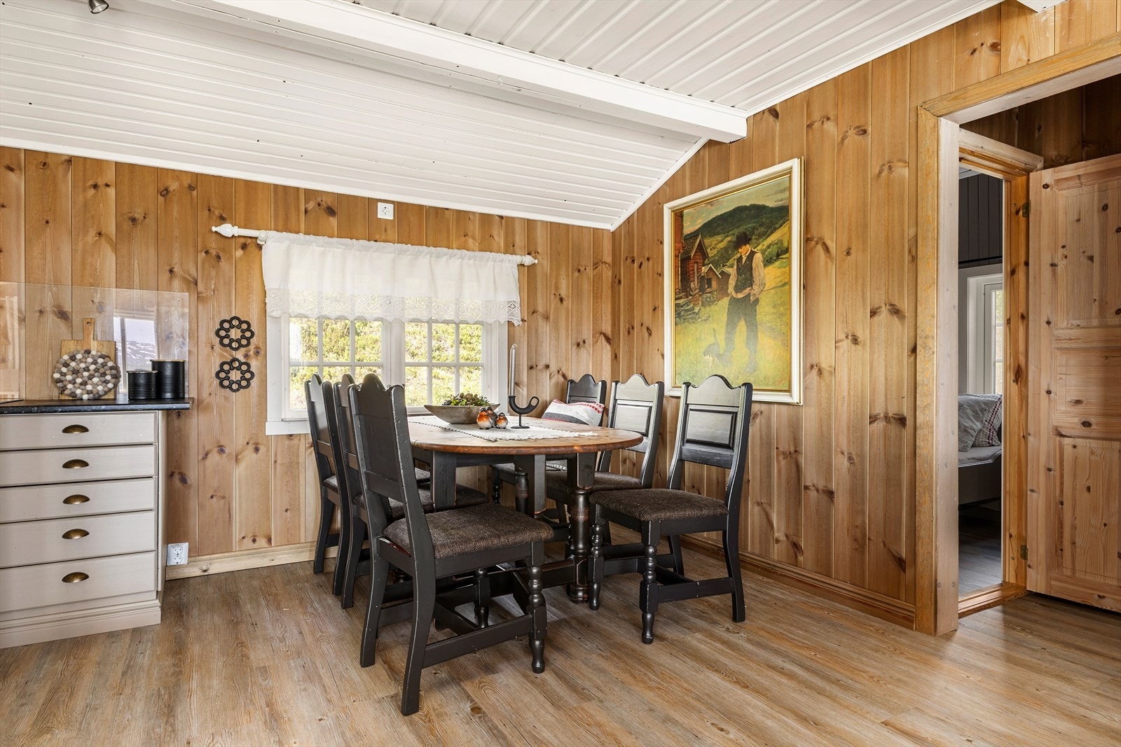 Festeavgiften for 2025 kr. 1 872 er betalt av selger. Grunneier er Statskog. Galleribilde