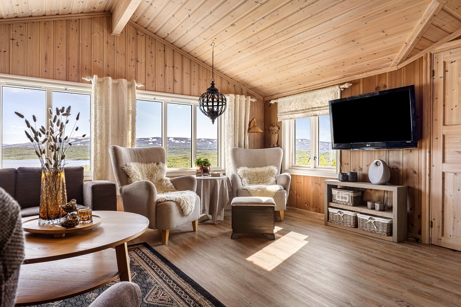 Nåværende eier har internett fra Telemix, og abonnement kan overtas av kjøper. Galleribilde