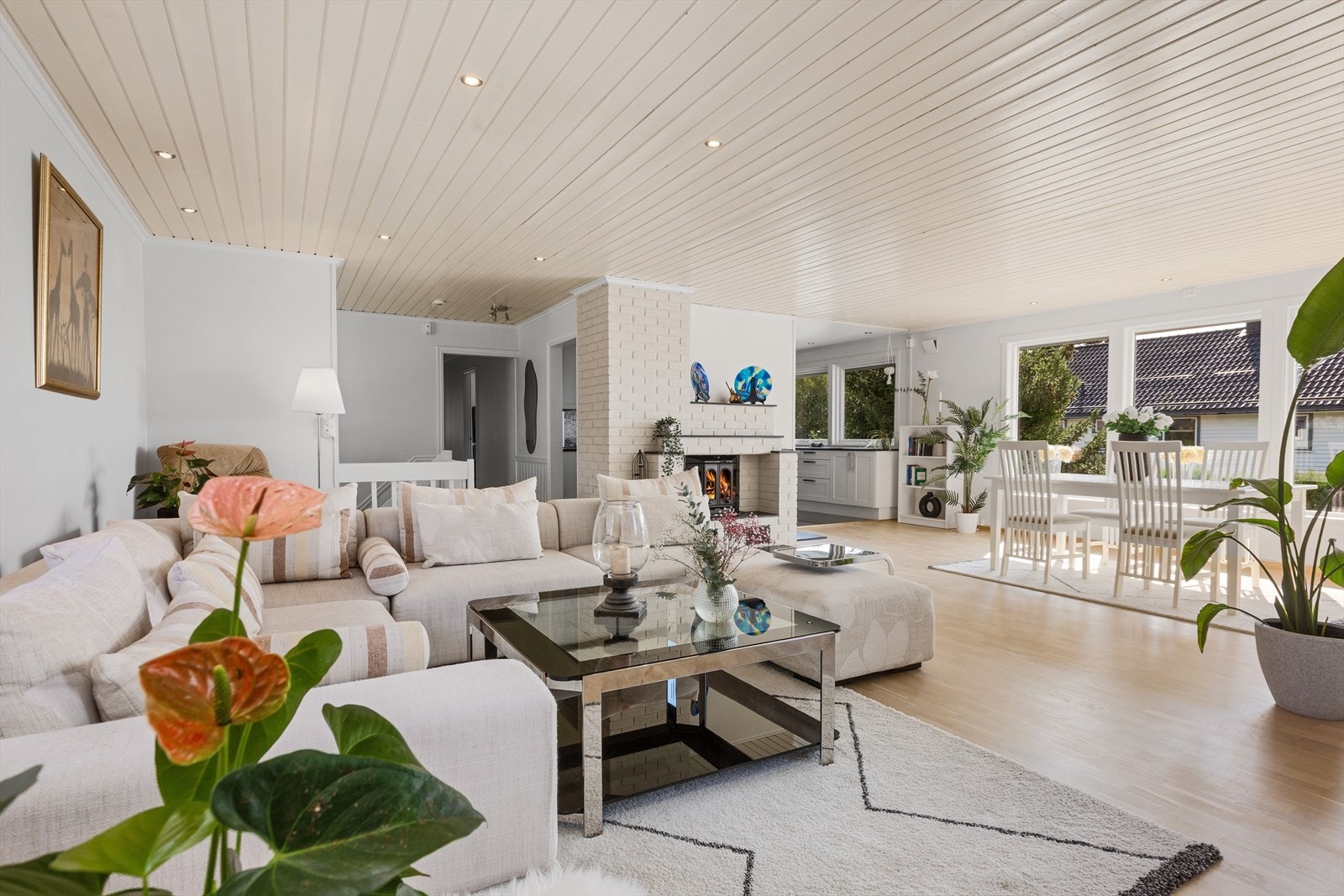 Stue. Alle overflater er malt i 2025 Galleribilde