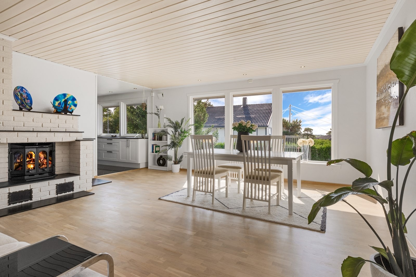 Parkett i stue og trapperom/hall ble slipt og oljet i august 2025 Galleribilde