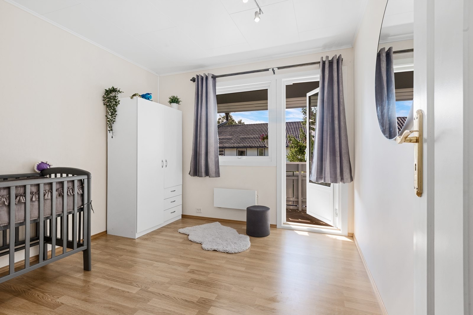 Soverom 3 i 2. etasje har også utgang til balkong Galleribilde