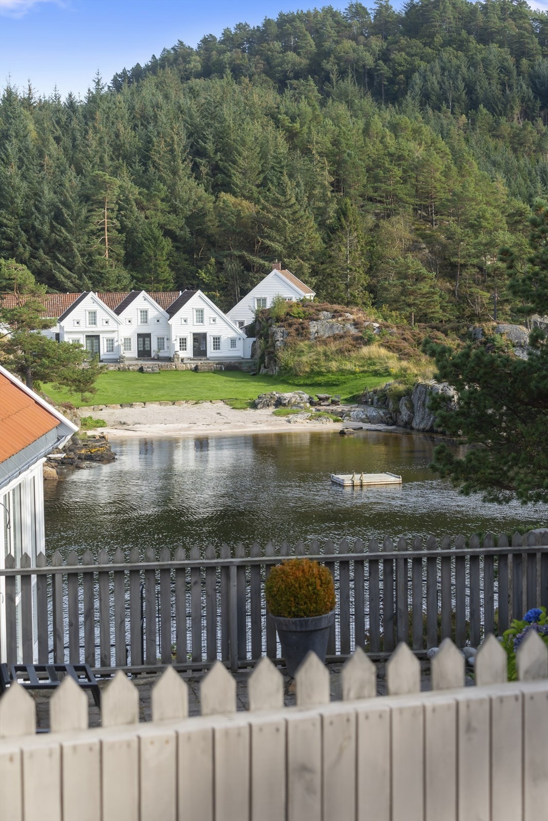 Utsikt fra uteplassen. Galleribilde