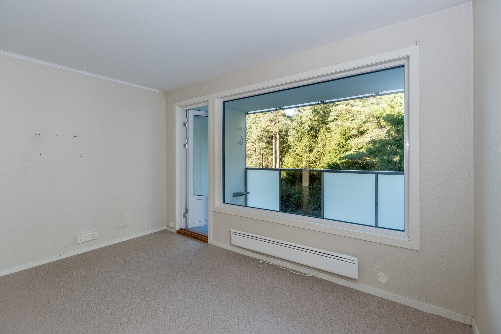 Fra stue er det utgang til veranda Galleribilde