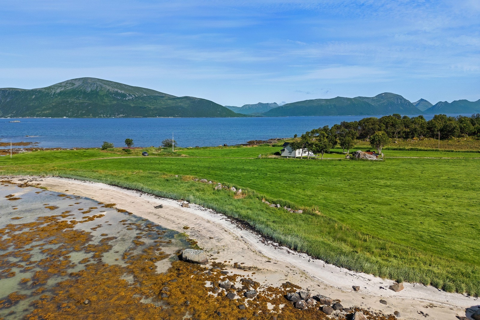 Eldre Nordlandshus med unik beliggenhet! Galleribilde