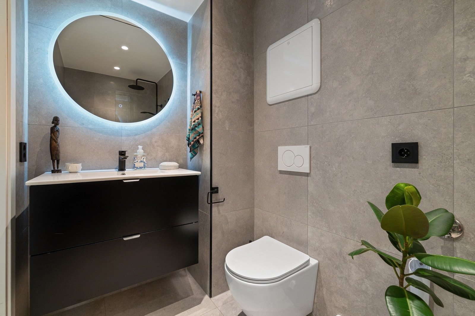 Nytt bad i 2021 med lekre fliser og moderne løsninger. Galleribilde