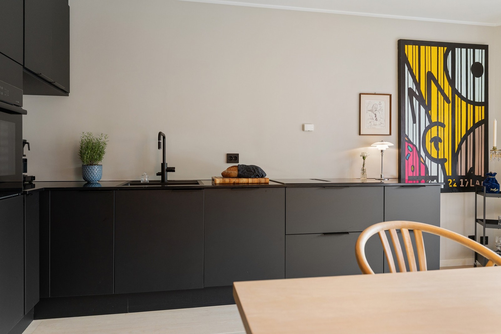 Alle overflater er slette og nymalt i 2021. Galleribilde