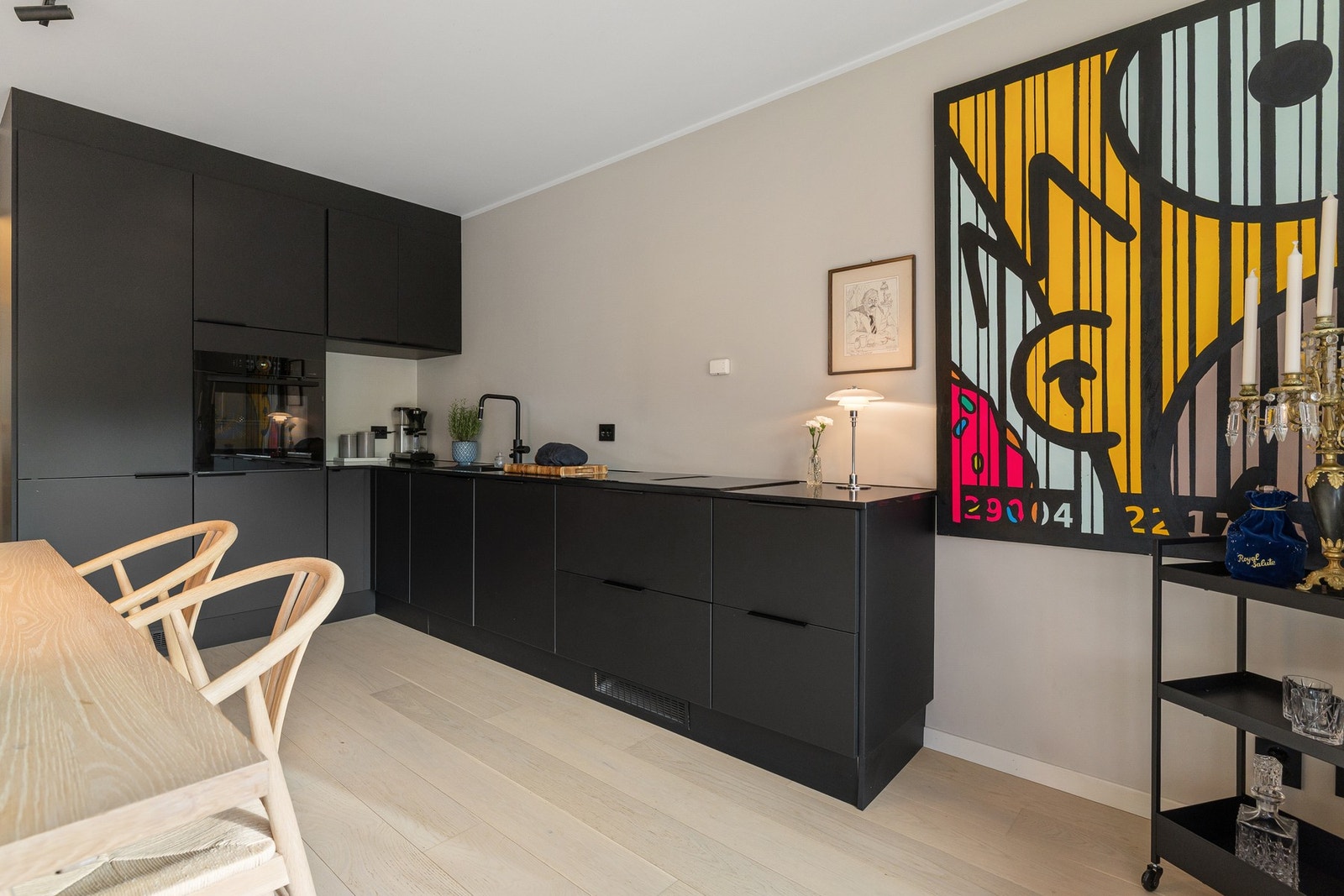 Påkostet benkeplate i komposittstein. Galleribilde