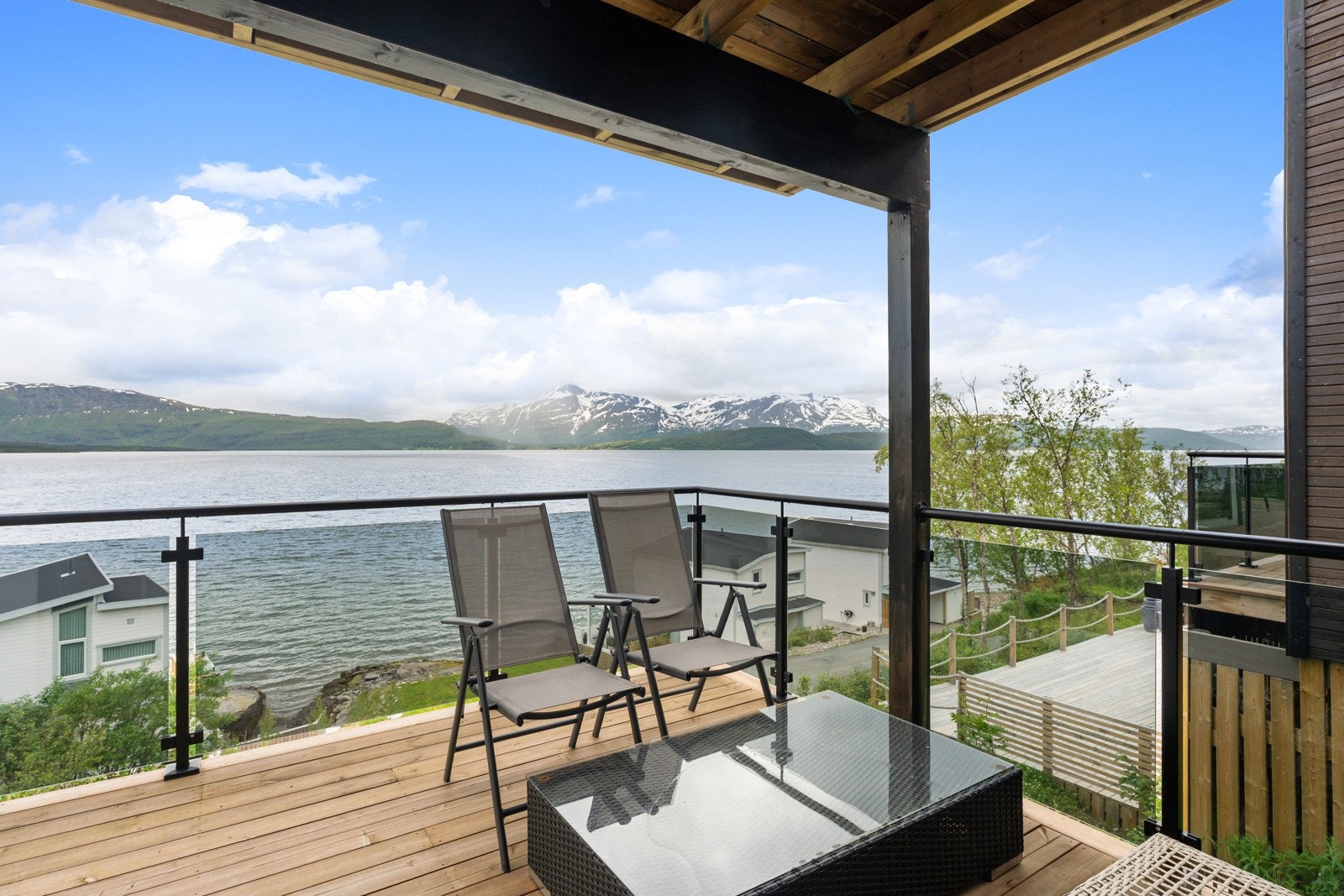 Her har du plass til utemøblement og grill.