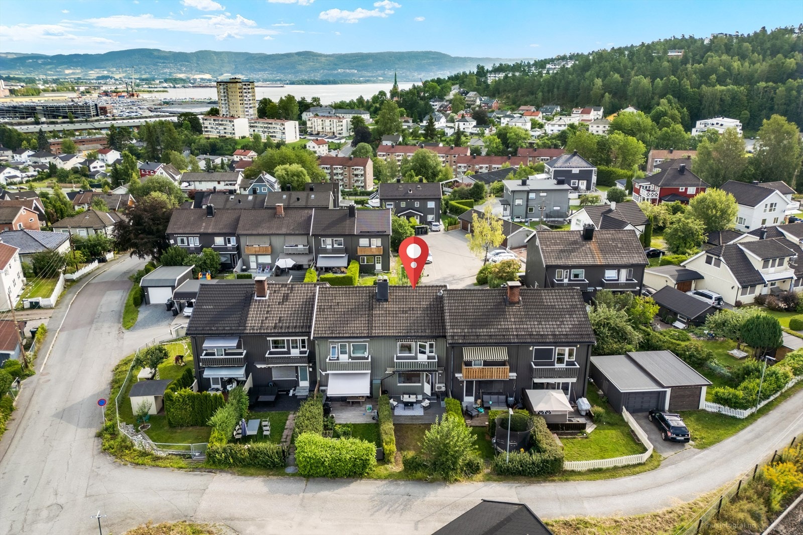 Trivelig og innbydende rekkehus med flott uteplass, gode solforhold - Familievennlig beliggenhet - Parkering! Galleribilde