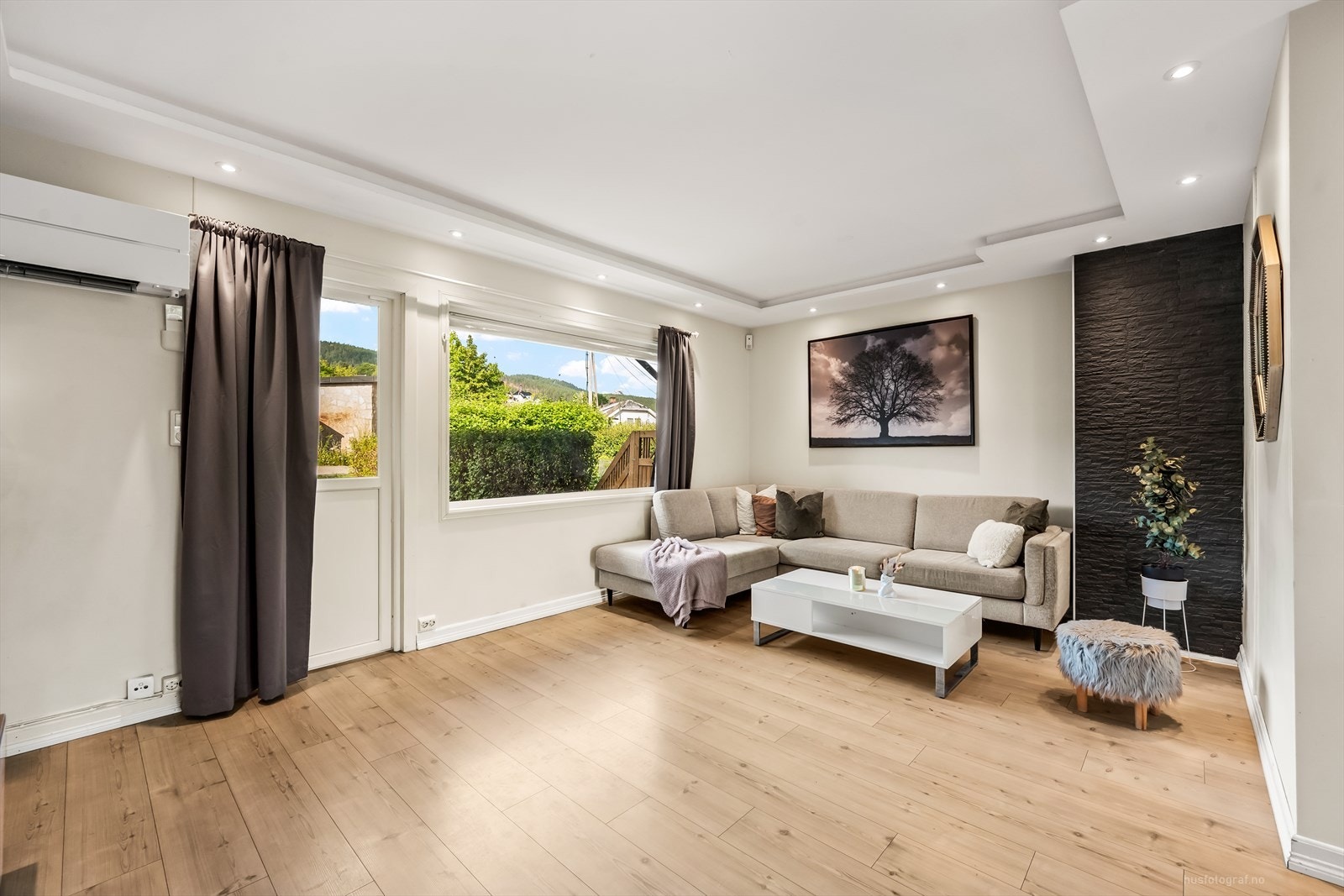 Det er montert luft til luft varmepumpe i stuen. Galleribilde