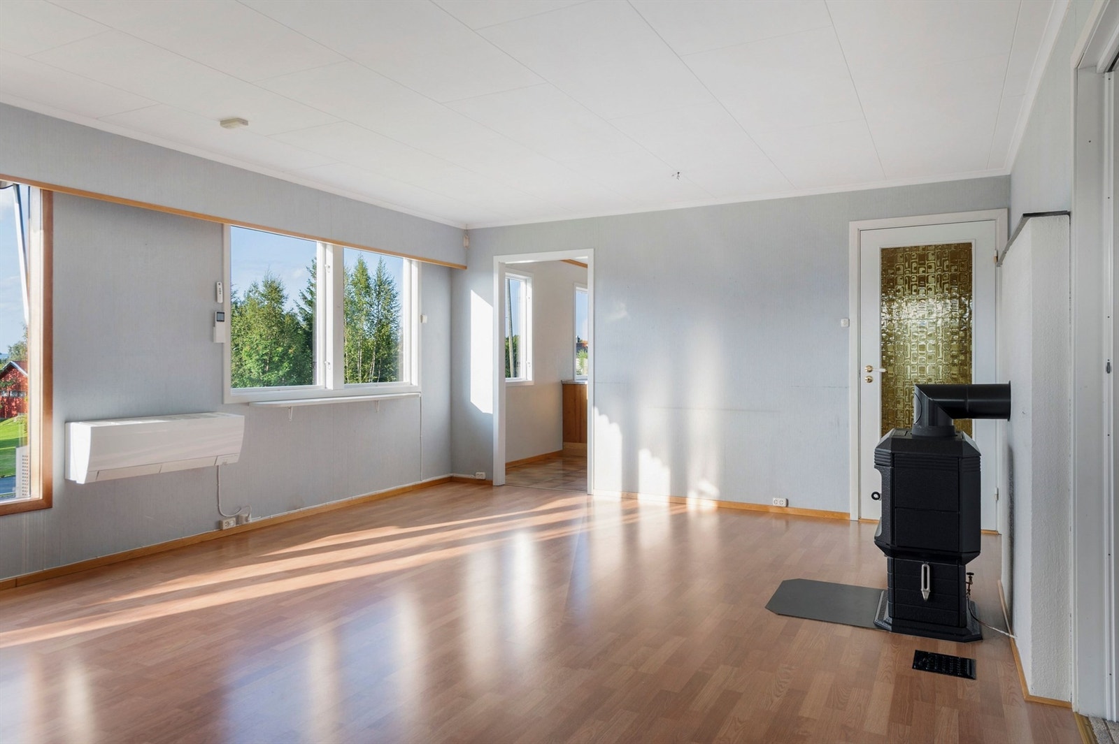 Fra stuen har du fint utsyn mot uteområdet. Galleribilde