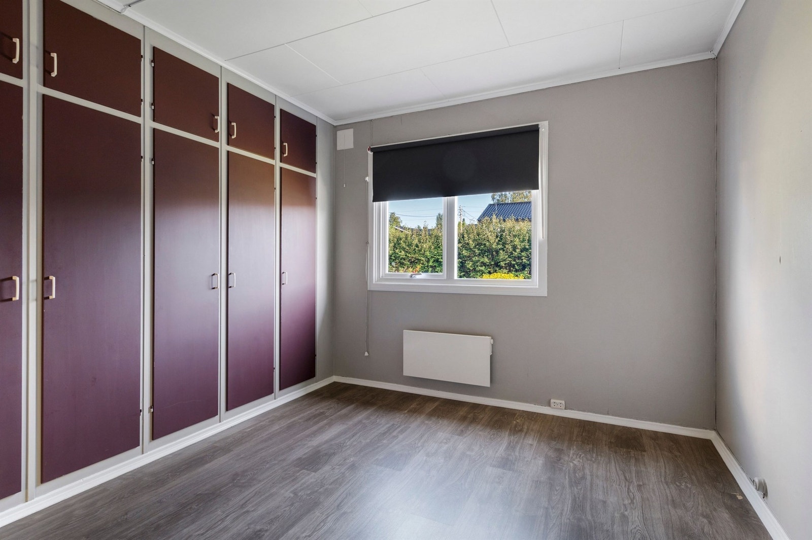 Soverom 1 - Flott soverom med god plass til dobbeltseng. Galleribilde