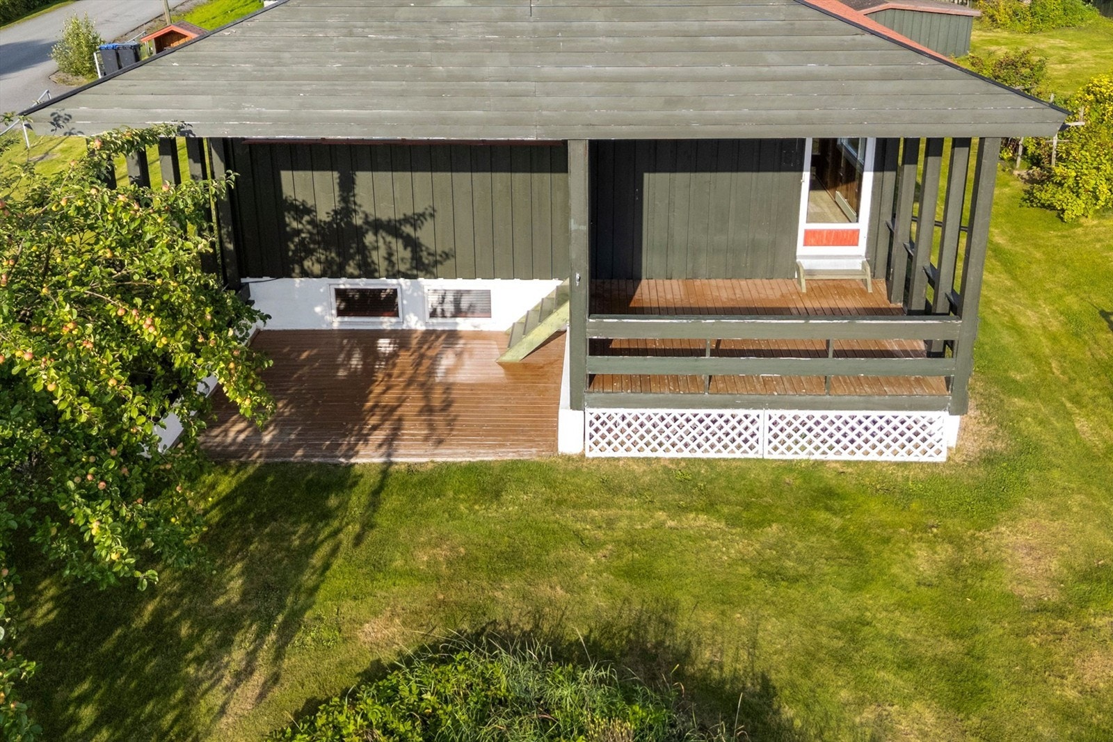 Flotte uteplasser som byr på sol til langt utpå ettermiddagen og kvelden på sommeren. Galleribilde