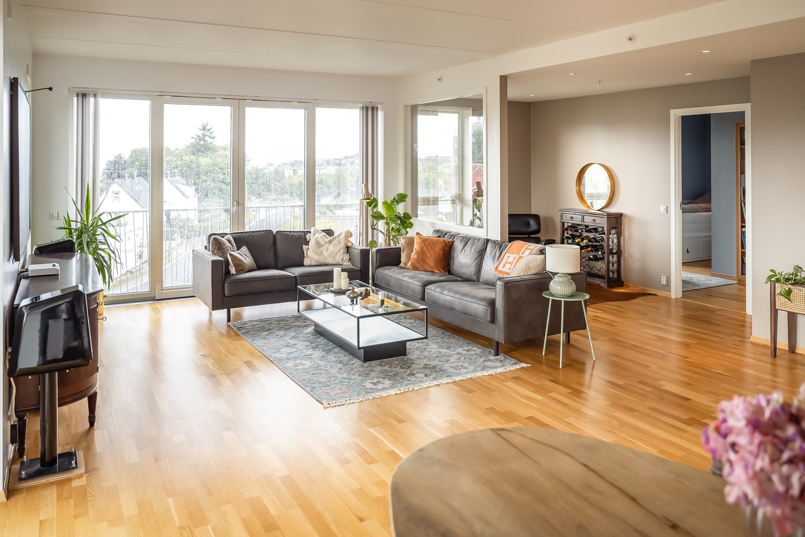 Leiligheten har fjernvarme og balansert ventilasjon. Galleribilde